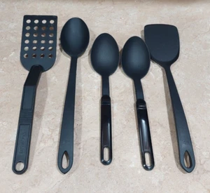 Juego de 5 espátulas de plástico de nailon negro para utensilios de cocina 4 nuevas 1 usadas - Imagen 1 de 2