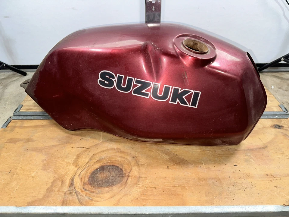 Suzuki GS1100E 1982 tanque de combustible GS1100 E GS 1100 E gasolina Foto 1 de 4