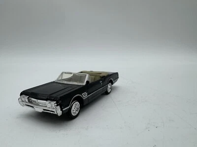MODELLINO AUTO OLDSMOBILE CULTASS 442 CABRIOLET 1966 NERA - NEW RAY - SCALA 1:43 - Immagine 1 di 4