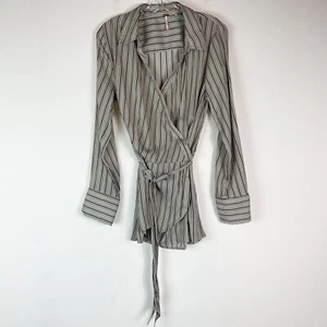Top gris a rayas manga larga envolvente Arlo gris talla M Free People nuevo sin etiquetas - Imagen 1 de 8