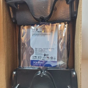 WD Blue 1TB HDD Internal Hard Drive 3.5" SATA 6 Gb/s 5400RPM 150MB/s PC WD10EZRZ - Picture 1 of 4