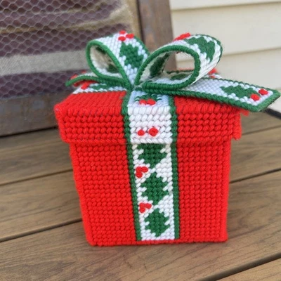 Regalo de Navidad Punta de Aguja Plástico Rojo Cuadrado Hecho a Mano Caja de Regalo Tapa Arco de Acebo Foto 1 de 4