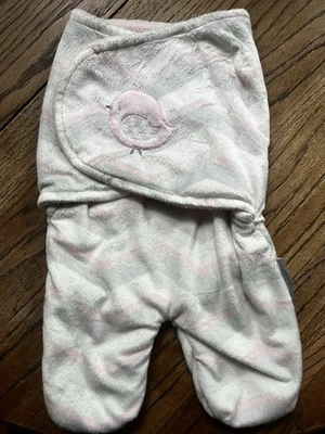 Bebé Niñas Mantas y Más Allá Bebé Bolsa Envoltura Manta, Pájaro Rosa y Gris Usado en Excelente Condición Foto 1 de 4