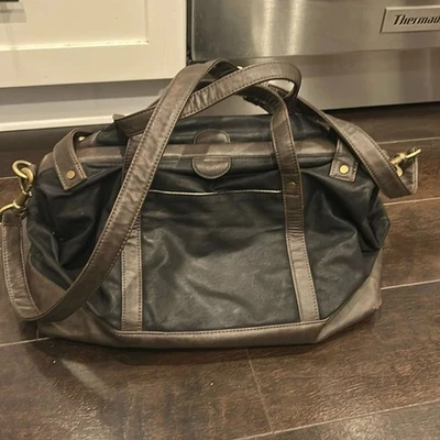 Bolsa matt & Nat oversized mensageiro laptop tote upcycled vegana couro sintético marrom - Imagem 1 de 4