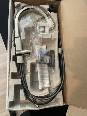 Grifo de cocina abatible Delta Pivotal 1,8 gpm 1 manija 9193-PN-DST precio de venta sugerido por el fabricante 868 USD Foto 1 de 4