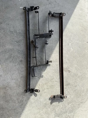 Suportes de trocador de calor dianteiro Ford Mustang Cobra 2003-2004 SVT 4.6 32V 4V 03 04  - Imagem 1 de 4