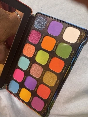 MAKEUP REVOLUTION LONDON Forever Flawless Birds Of Paradise New - Image 1 of 3