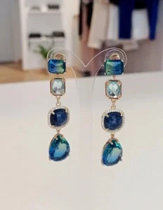 orecchini pendenti in acciaio dorati con zirconi blu - Foto 1 di 1