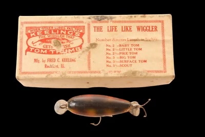 Antiguo señuelo de pesca de madera Keeling Tom Thumb 1920 con tapa de caja Foto 1 de 4