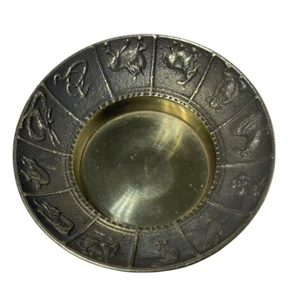 2 Vintage Chinesische Sternzeichen Astrologische Messing Aschenbecher Schale Hergestellt in Korea Tiere - Bild 1 von 7