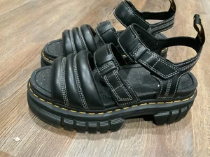 Dr Martens Sandals Black Ricki 3 Strap Nappa Lux Leather Lug Sole Shoes Size 9 - Picture 1 of 9
