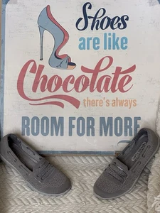 Zapatilla deportiva Skechers Newbury Street gris fácilmente adorada sin cordones para mujer talla 7 37 EXC - Imagen 1 de 9