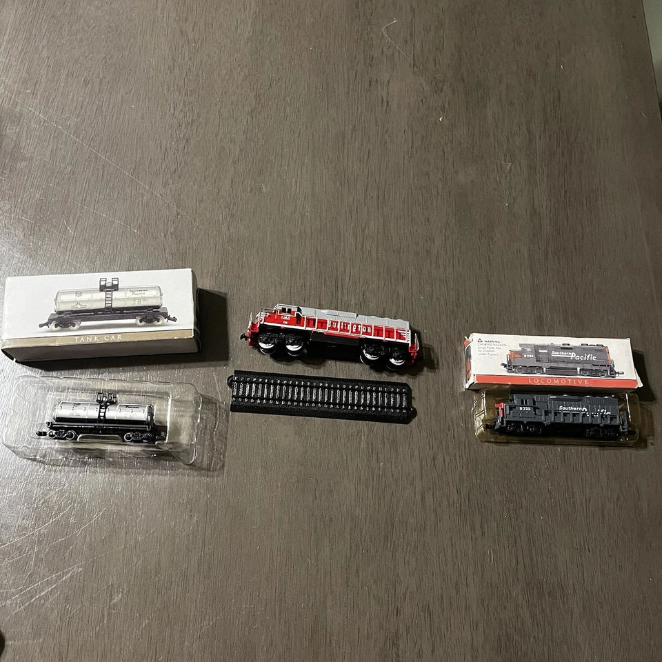 De colección Maisto On Track - Motor Burlington + 2 Pequeños Pacífico Sur - Lote de 3 Foto 1 de 4