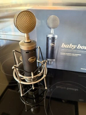 Blue Baby Bottle large diaphragm condenser microphone - Image 1 of 4