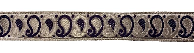 FITA METÁLICA DE TECIDO PAISLEY PRATA E AZUL - aprox. 15/16" de largura, 2 1/2 jardas - #33 - Imagem 1 de 4