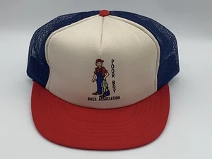 De colección Poor Boy Bass Association Trucker Hat Malla Snapback Pesca Castor - Imagen 1 de 9