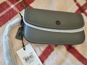 Coach Glovetan Leather Clutch - Brand New - Picture 1 of 3