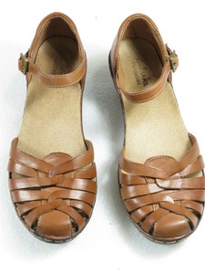 clarks tan sandals ladies
