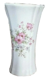 Jarrón inglés de porcelana fina de Ashley Down bordes festoneados rosa 5 5/8" h. - Imagen 1 de 6