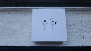 Apple AirPods 4 Wireless Bluetooth Earbuds Headphones Genuine/New USB-C Charger - Picture 1 of 2
