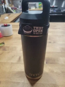 Brandneu YETI Rambler 18 oz Edelstahl Wasserflasche mit Chug Cap marineblau - Bild 1 von 3