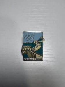 2008 BEIJING OLYMPICS PIN GREAT WALL OF CHINA, AMNICO INTL USA - Picture 1 of 2