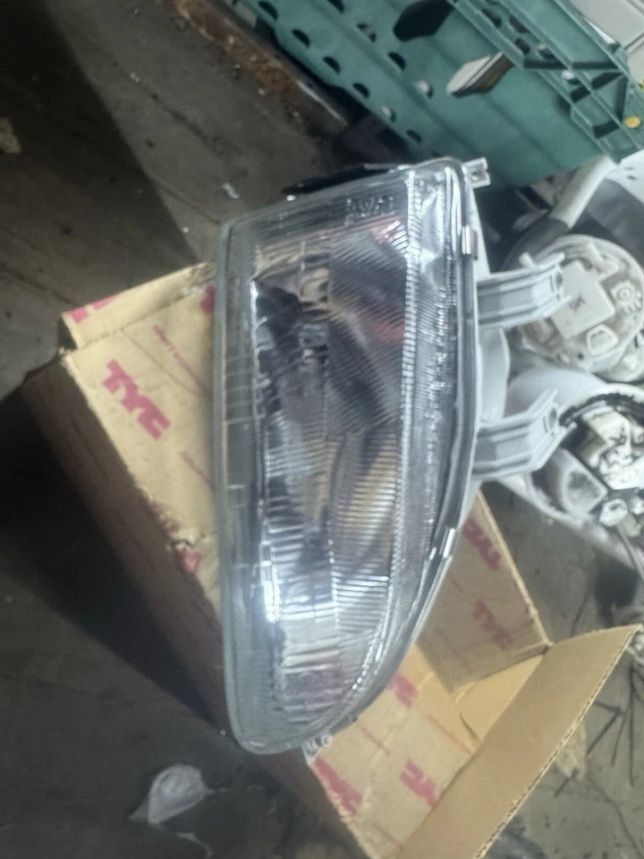 FAROL LATERAL ESQUERDO HONDA CIVIC 1992-1996 - Imagem 1 de 3