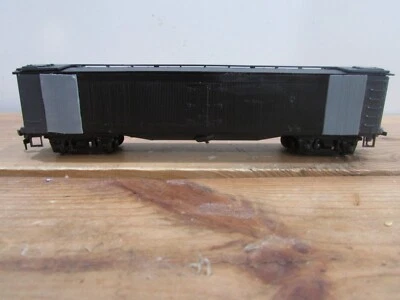 HO Scale Undecorated & Custom-Made Express Reefer Car Lot#A11B - Image 1 of 4