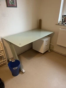 Schreibtisch - Bild 1 von 2