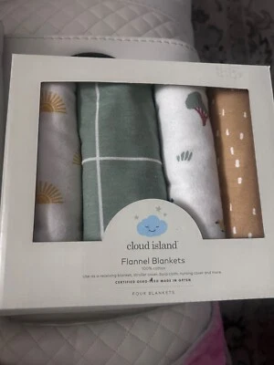 Nuevo juego de 4 mantas de franela Cloud Island Foto 1 de 4