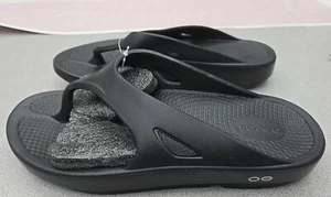 OOFOS Unisex OOriginal Thong Sandalo Infradito, Adulto, Medium (Nero Classico) - Foto 1 di 5