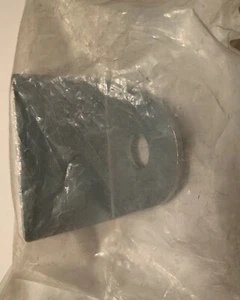 43071-89 HARLEY-DAVIDSON 1987-1999 TOURING LEFT ROTOR COVER BRACKET OEM NOS - Picture 1 of 1