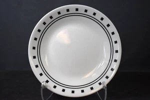 Plato de almuerzo Corelle 8 1/2" vajilla de vidrio negro/blanco bloque de ciudad, triple - Imagen 1 de 2