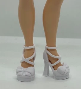 Rainbow High Color Create Puppenoutfit Schuhe weiß Riemchen High Heel Sandalen Schleife - Bild 1 von 5