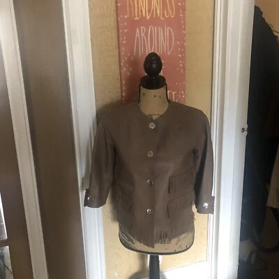 Chaqueta corta con flecos de piel de becerro marrón Marc Jacobs. Botones a presión. Talla 00 Foto 1 de 4