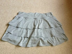 Damen Skort - Athleta - grau/weiß gestreift Stretch Performance Lagenlook Short - XLT - Bild 1 von 5