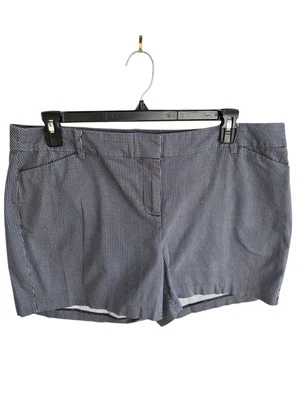 Bermudas para mujer Lane Bryant talla grande 16 mezcla de algodón azul marino blanco a rayas Foto 1 de 4