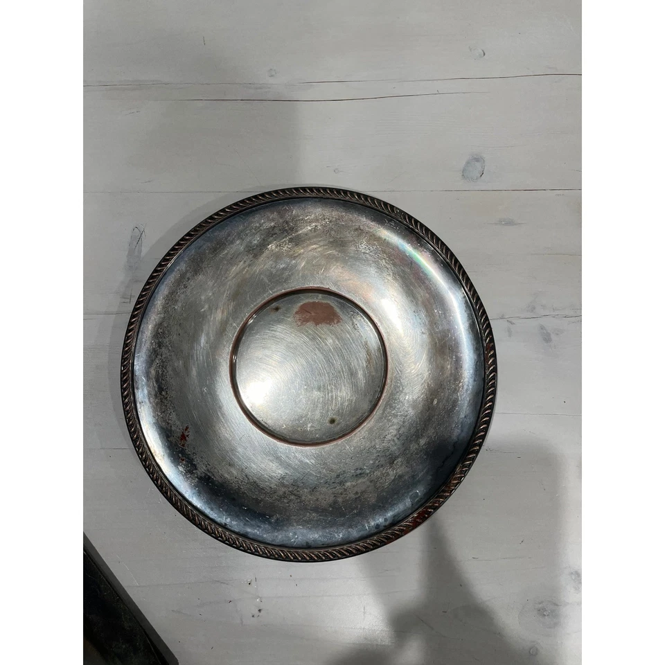 Plato de servir vintage plateado borde retorcido ornamentado Foto 1 de 4