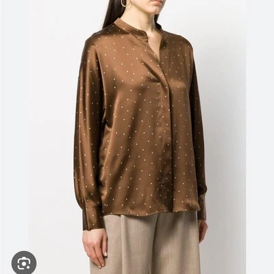 Blusa Vince Woodbine Popover Lunares Seda Seda Oficina Carrera Neutral Minimalista Foto 1 de 4