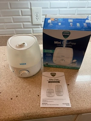 Vicks Mini Filter Free Cool Mist Humidifier - used tested working - Image 1 of 3