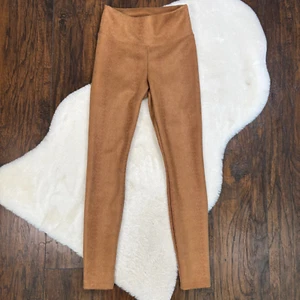 White House Black Market Runway Leggings 2 Tan Faux Suede Pebbled High-Rise - Picture 1 of 12
