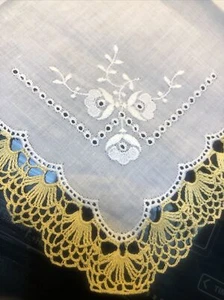 Vintage White/Ivory  Wedding Petite Crochet Lace & Linen Handkerchief Hanky - Picture 1 of 8
