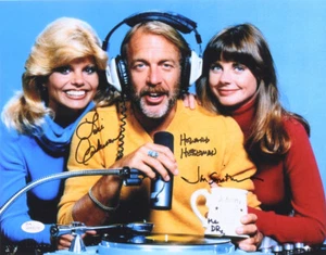 LONI ANDERSON, HOWARD HESSEMAN, JAN SMITHERS SIGNED 11x14 PHOTO (WKRP) - JSA COA - Bild 1 von 2