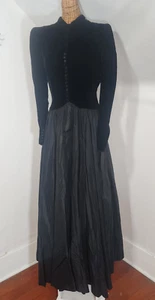 Vtg BlkVelvet Goth/Victorian Long Sleeve Full Leangth Dress 38 chst 35 Waist - Picture 1 of 22