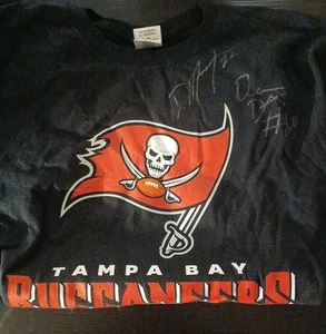 Tampa Bay Buccaneers Autogramm Shirt signed by Doug Martin #22 & Donald... - Bild 1 von 4