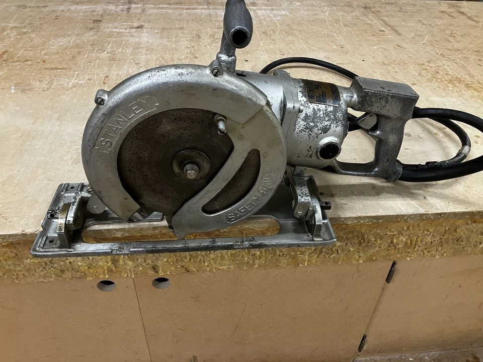 Stanley W-9 Worm Drive Saw. Late 1930s-early 1940s With Original Steel Box - Image 1 of 4