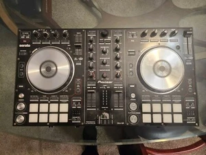 Pioneer DDJ-SR USB Serato DJ Controller With CD, Booklets and USB Cord-Tested - Picture 1 of 16