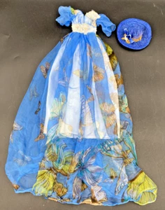 TRAJE DE MUÑECA THE WINDY CITY SHOP AZUL CON MARIPOSAS SE ADAPTA A EVANGELINE HORRIBLE 18" - Imagen 1 de 7