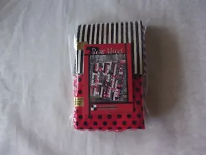 Shades of Red, Black & White "Bear Hugs" Quilt Kit 42" x 48" - Picture 1 of 3