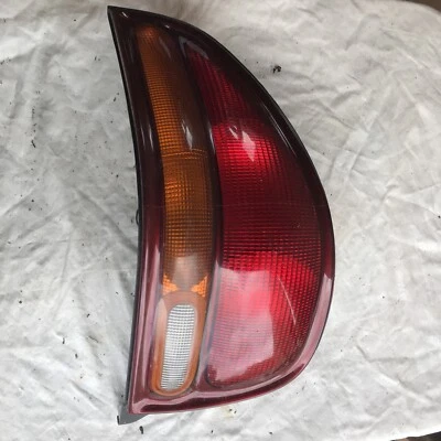 Conjunto de luz trasera izquierda Chrysler Stratus sedán 1995 #caja 41 #104905 LHD coche Foto 1 de 4